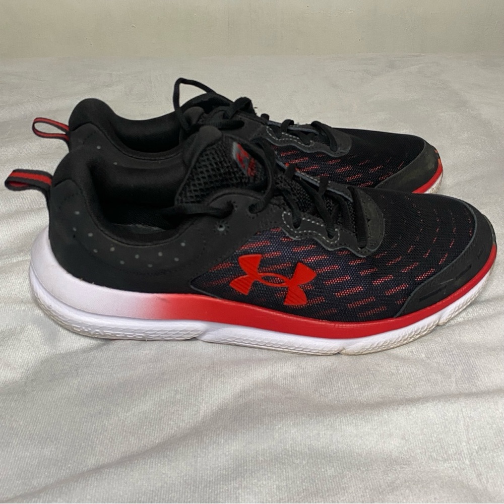 Under Armour Men's Charged Assert 10 Running Shoes Size 10 Black/Red Colorway